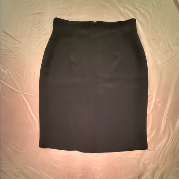 Flores & Flores Black 100% Silk Knee Length Pencil Skirt Size 8/Medium MSRP $225 - Picture 3 of 8